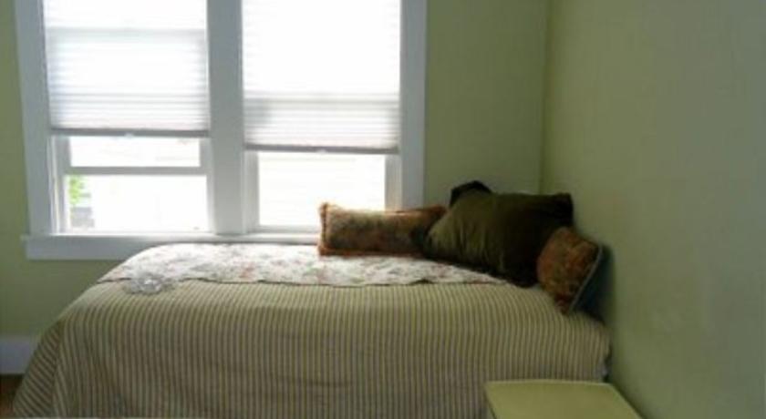 Апартаменты RedAwning Cream City Cottage in Victorian Village of Ferndale
