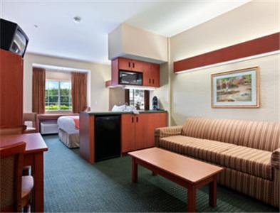Отель Microtel Inn & Suites by Wyndham Bushnell