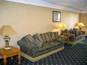 Отель Quality Inn Chicopee