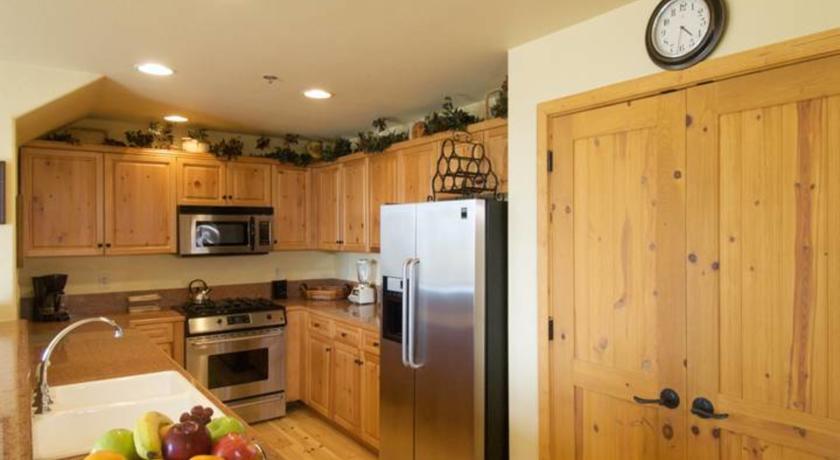 Апартаменты RedAwning Bear Creek Lodge 404