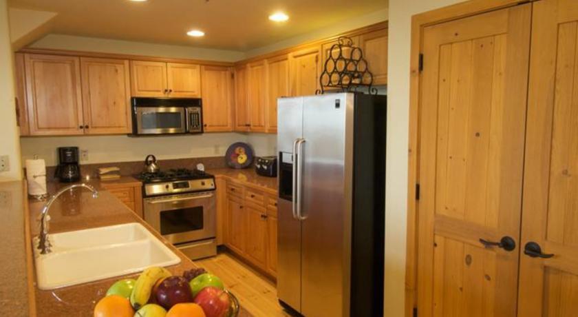 Апартаменты RedAwning Bear Creek Lodge 408