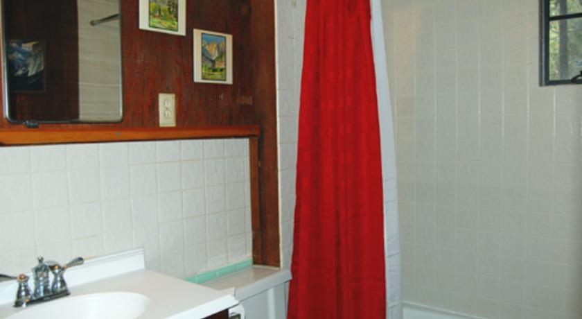 Апартаменты RedAwning Cabin #1B Bear Den