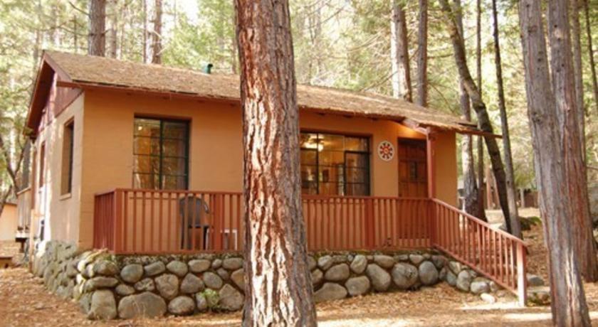 Апартаменты RedAwning Cabin #3 Bassett Cedar Rock Cabin II