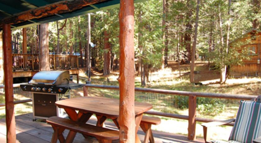 Апартаменты RedAwning Cabin #14 Chipmunk Hollow