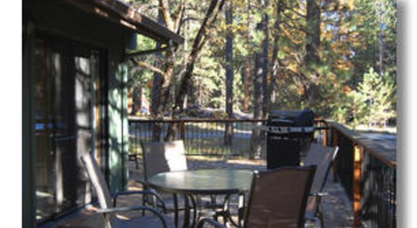 Апартаменты RedAwning Cabin #40 Coyle's Cabin