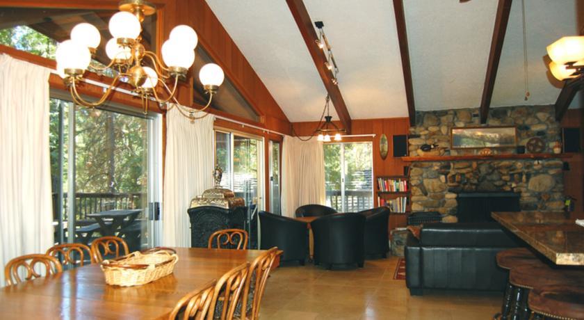 Апартаменты RedAwning Cabin #12B Raccoon Hollow