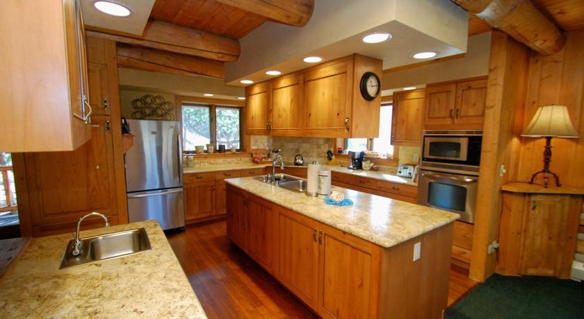 Апартаменты Lenawee Log Home