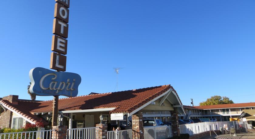 Отель Capri Motel