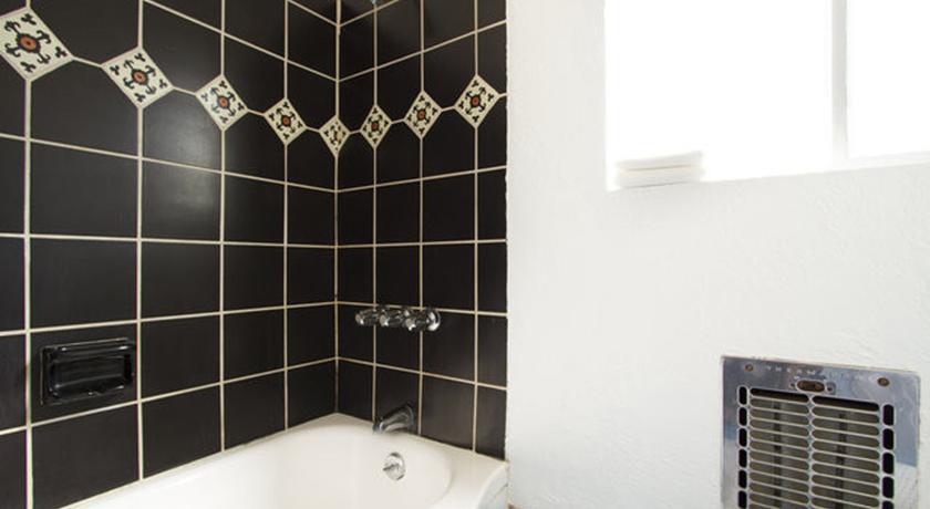 #6 Sunny Flat 3BR Melrose Ave