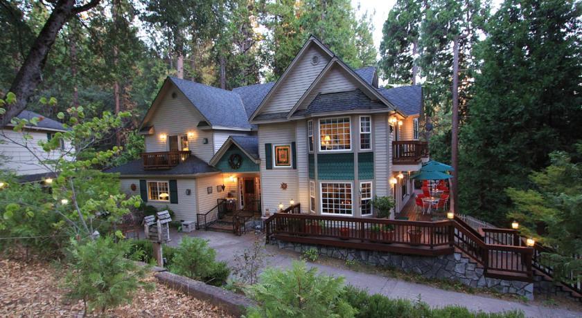 Мини-отель McCaffrey House Bed and Breakfast Inn