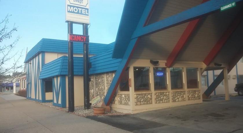 Отель Main Street Lodge and Suites
