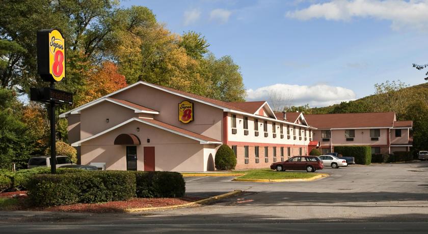 Отель Super 8 Brattleboro
