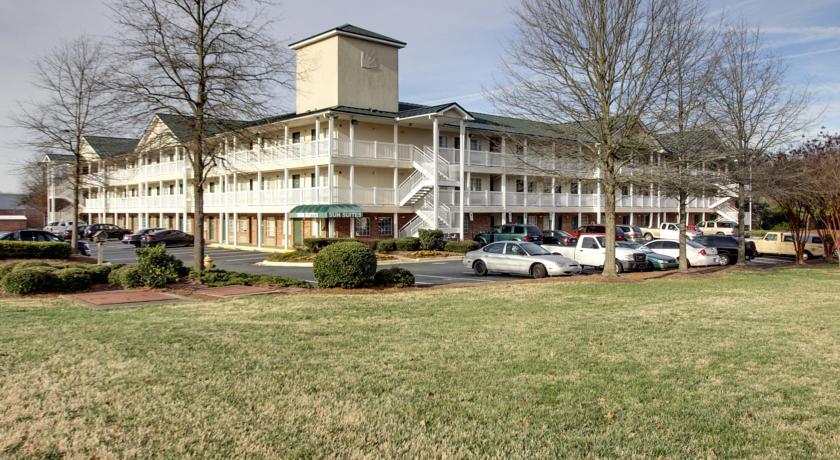 Отель Sun Suites of Charlotte-Mathews