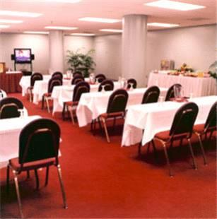 Отель Garfield Suites Hotel