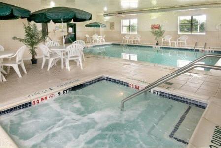 Отель Country Inn and Suites Chambersburg