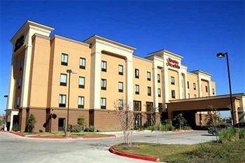 Отель Hampton Inn & Suites Buda