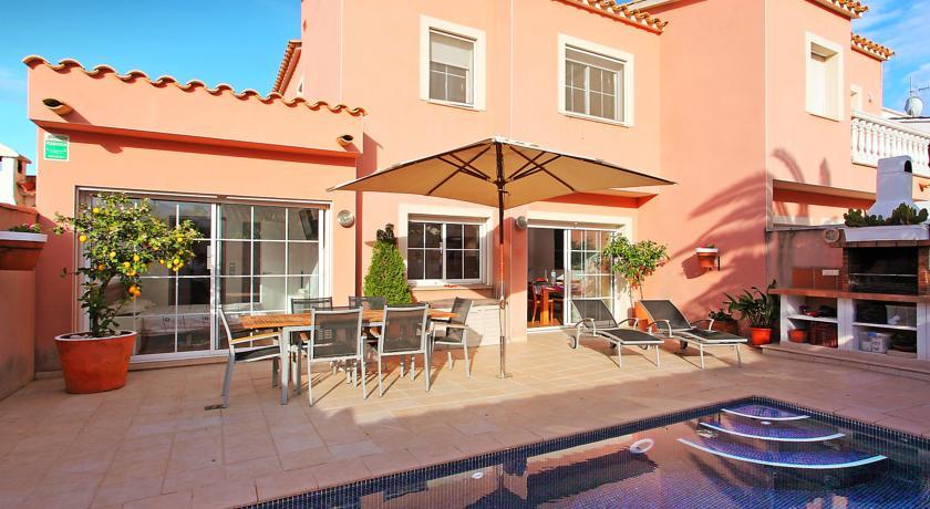 Four-Bedroom Villa Empuriabrava Girona 1