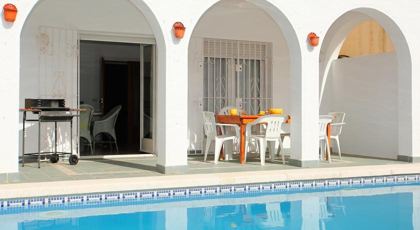 Three-Bedroom Villa Empuriabrava Girona 2