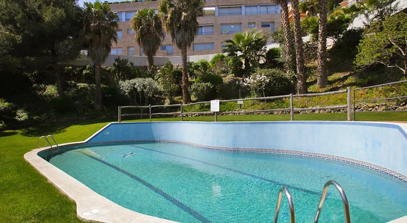 Апартаменты Three-Bedroom Holiday Home Holiday Home Barcelona