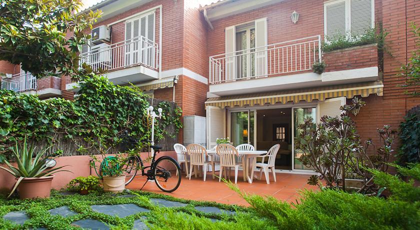Апартаменты Four-Bedroom Holiday Home Holiday Home Barcelona