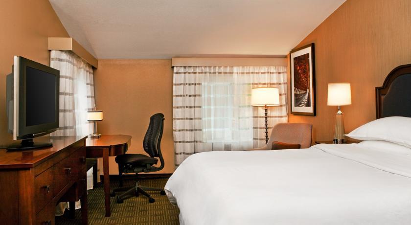 Отель Sheraton Burlington Hotel and Conference Center