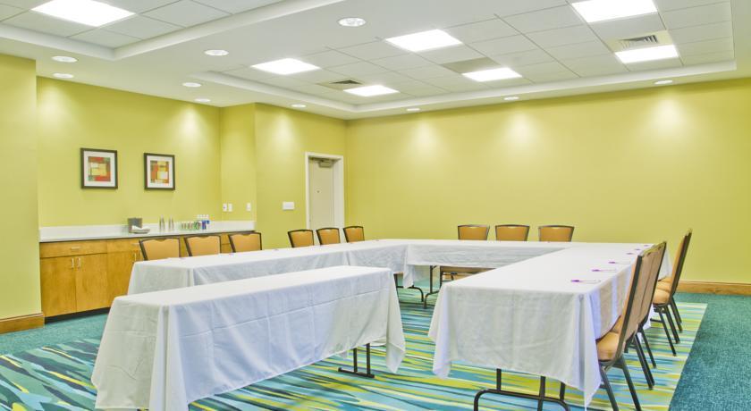 Отель SpringHill Suites Charlotte Ballantyne