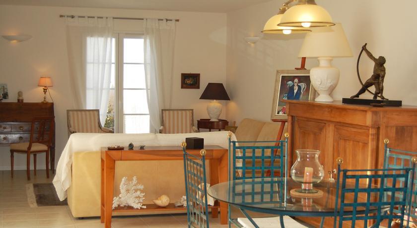 Вилла Villa Vaux-Sur-Mer