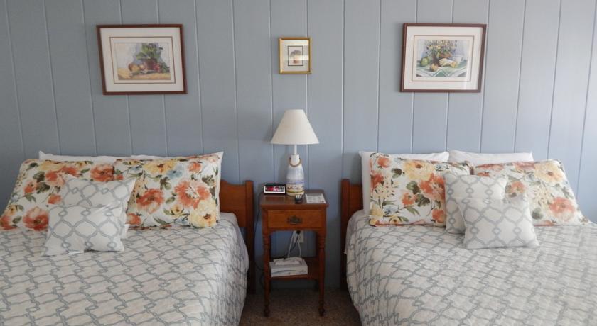 Отель Beach N' Towne Motel