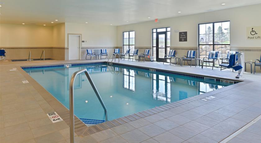 Отель Comfort Inn & Suites- Rochester