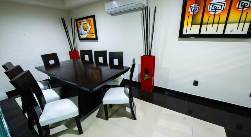 Отель Hotel Portonovo Plaza Malecon