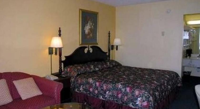 Отель Executive Inn & Suites