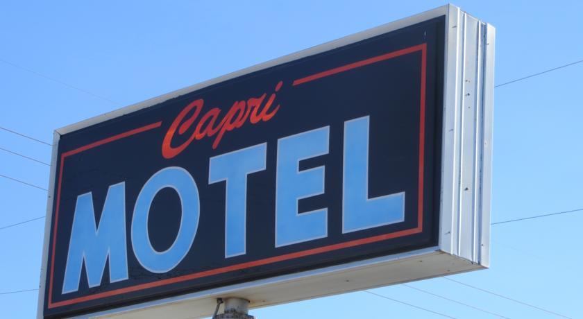 Отель Capri Motel