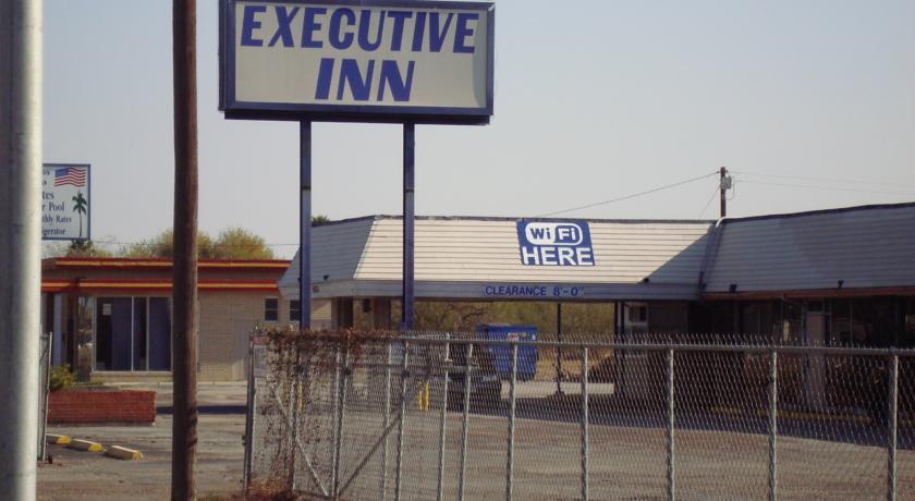 Отель Executive Inn