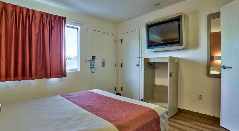 Отель Motel 6 Flagstaff - Butler Avenue
