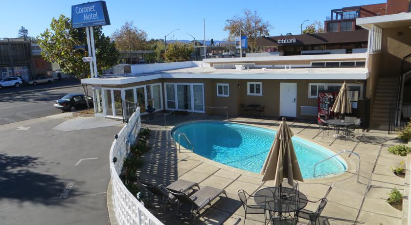 Отель Coronet Motel