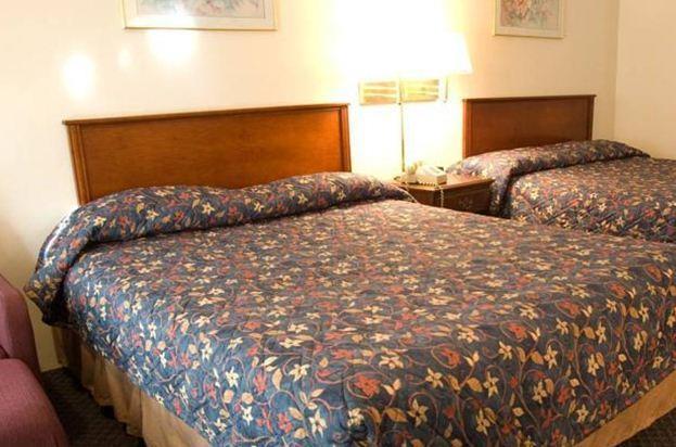 Отель Eastwood Inn