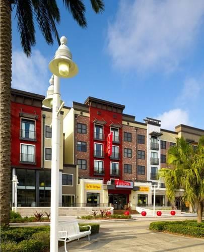 Апартаменты Fusion Furnished Condos