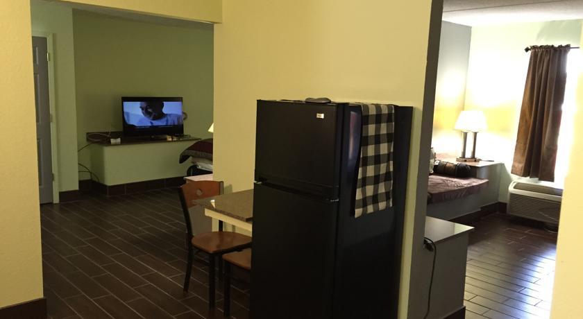 Отель Express Inn & Suites