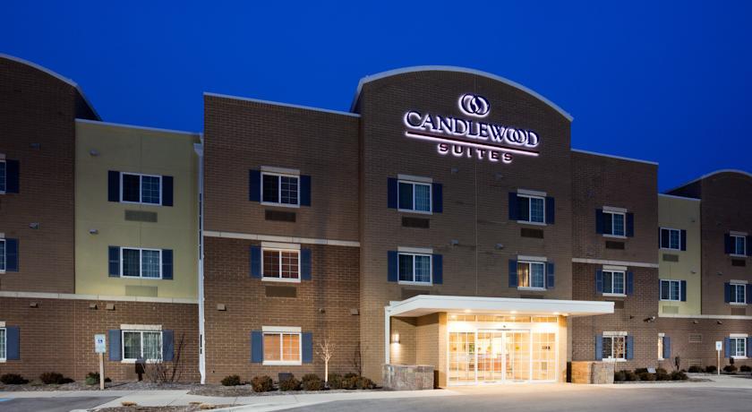 Отель Candlewood Suites Milwaukee Airport