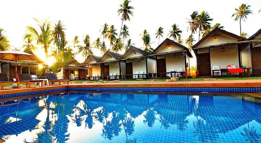 Отель Isle Beach Resort