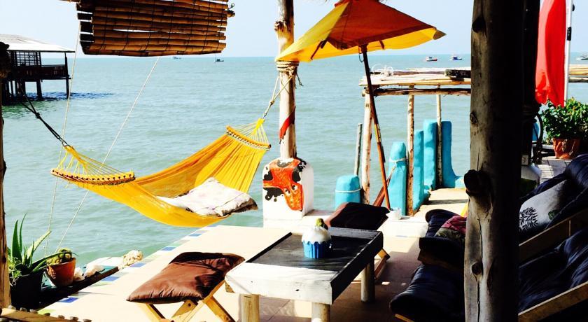 Апартаменты The Boat House Bang Sare