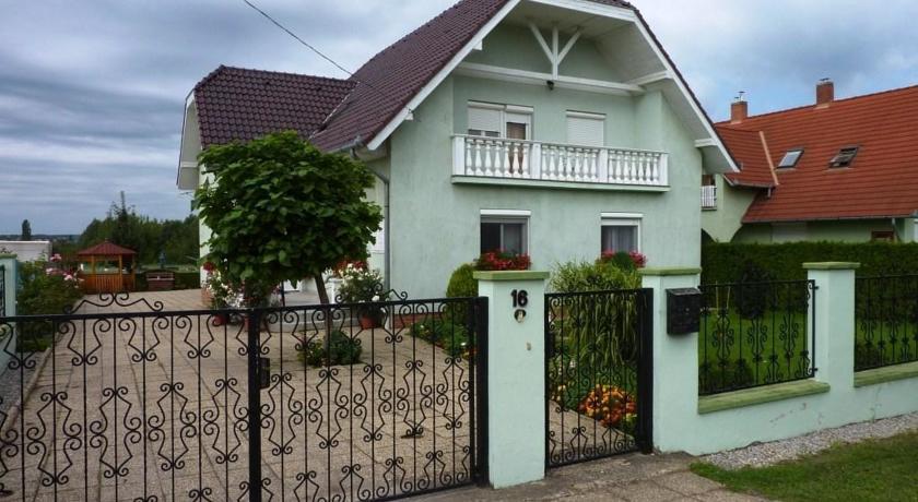 Апартаменты Apartment Gyenesdias 22