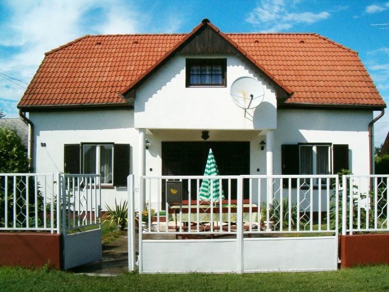 Апартаменты Four-Bedroom Holiday home Balatonmariafurdo near Lake