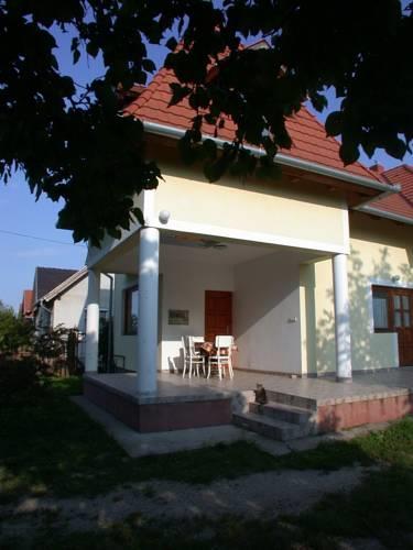 Апартаменты Holiday home Balatonbereny 10