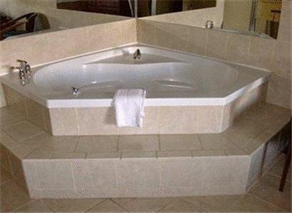 Отель Bakersfield Inn & Suites