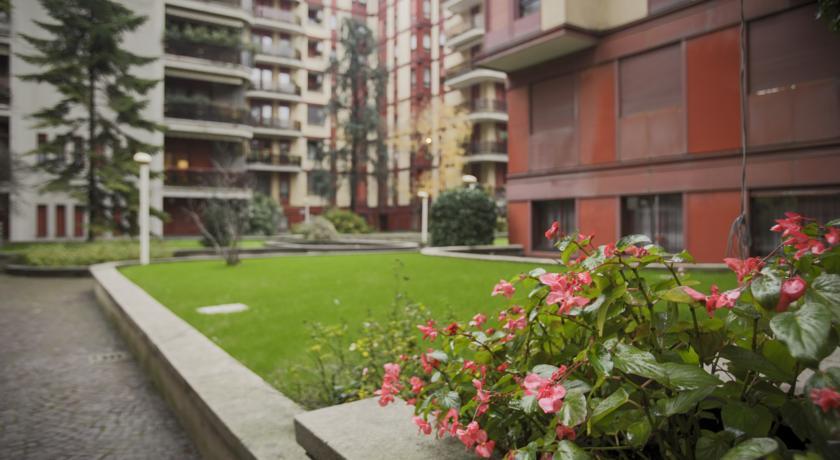 Amendola-Fiera Halldis Apartments