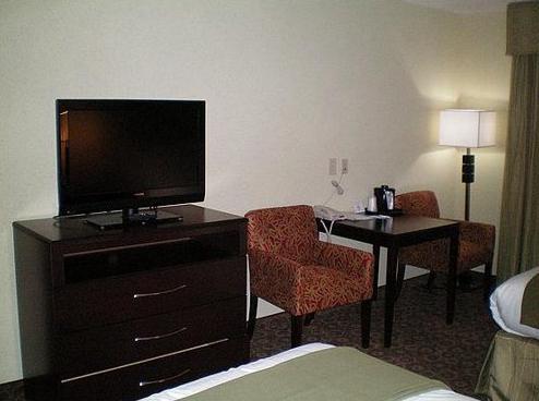 Отель Holiday Inn Express Hotel & Suites Waller
