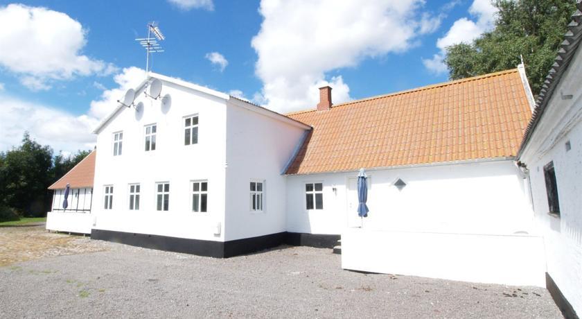 Апартаменты Holiday home Poulskervej H- 3588