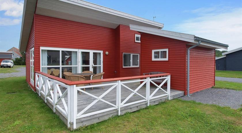 Апартаменты Holiday home Rø B- 3758