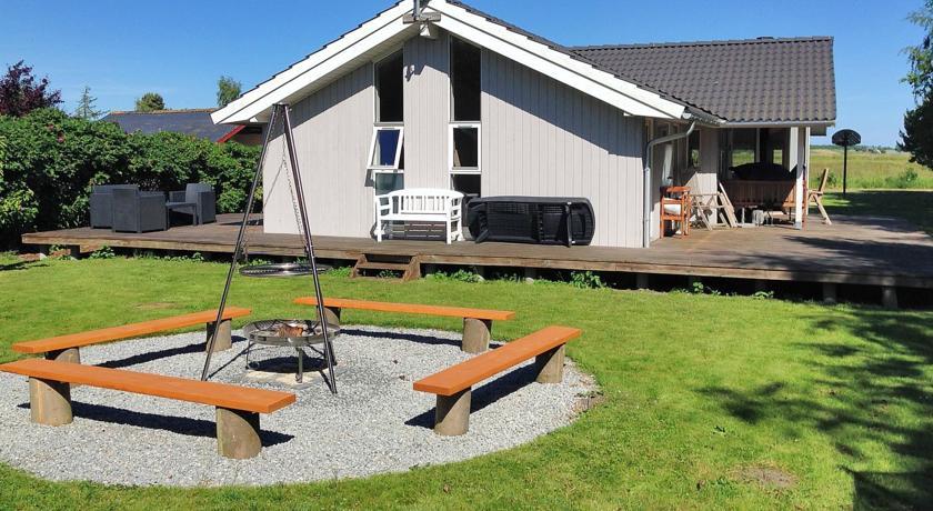 Апартаменты Holiday home Rørsangervænget H- 3812